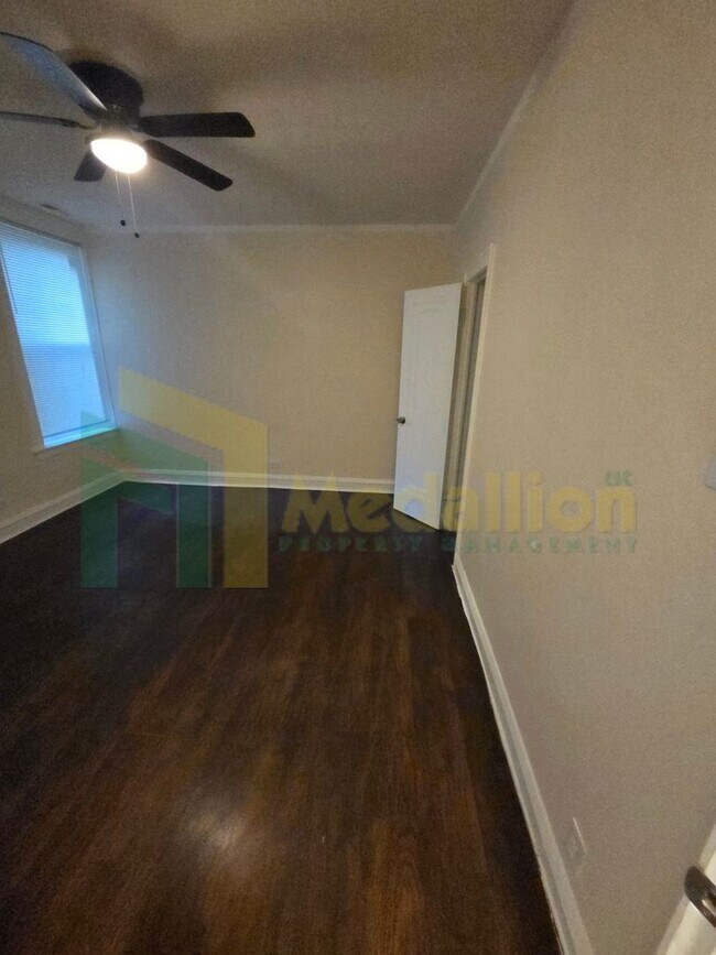 Building Photo - Beautifully Updated 2-Bedroom Apartment – Ground Floor!