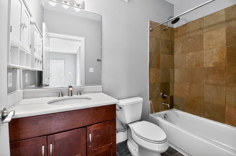 Building Photo - 1241 Kenyon St NW