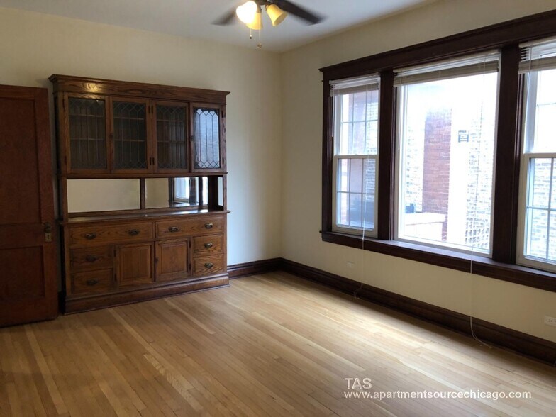 Building Photo - 1434 W Addison St