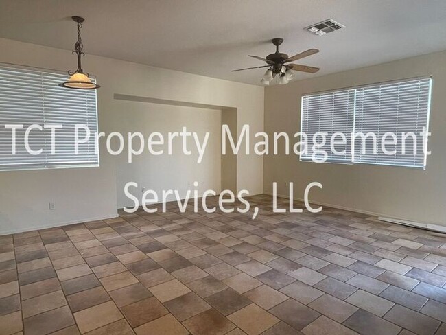 Building Photo - Great 3 Bedroom with Community Pool!