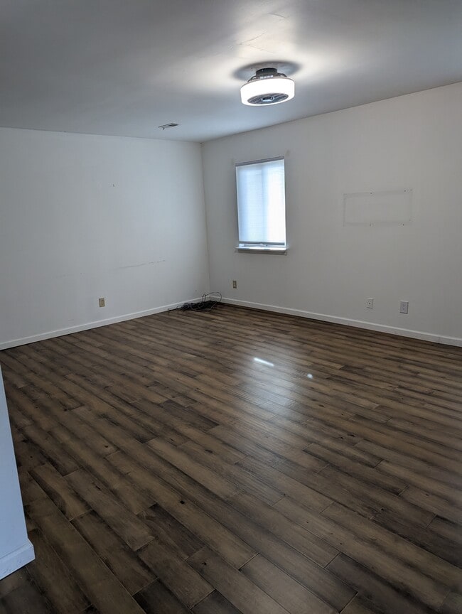 Building Photo - 108 Burwash Ave