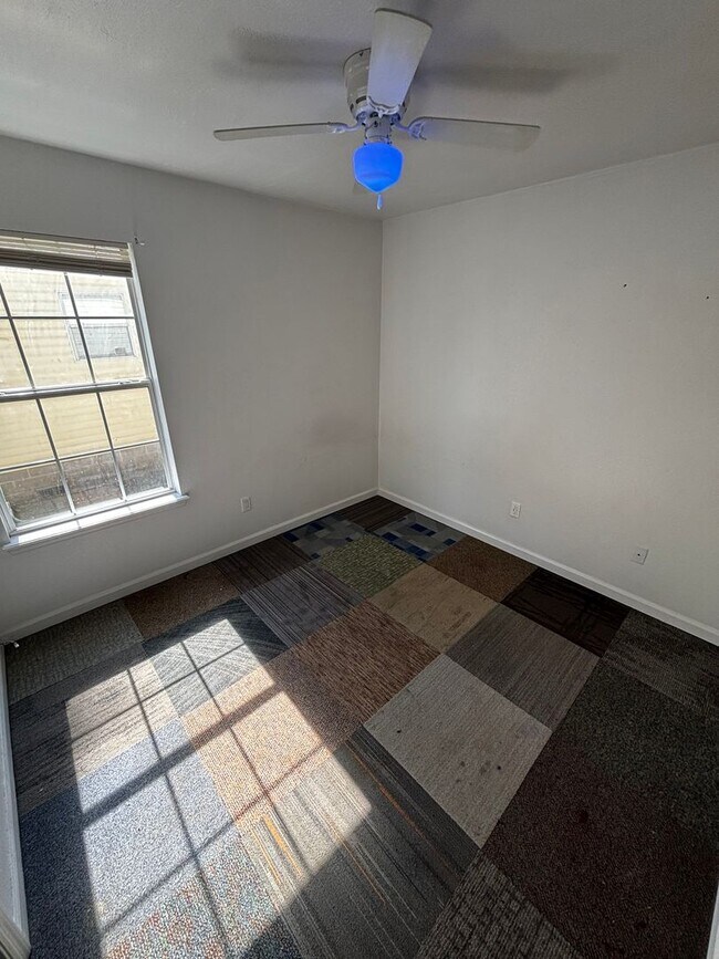 Building Photo - Spacious 4-Bed, 2-Bath Home with Yard and Prime Tallahassee Location