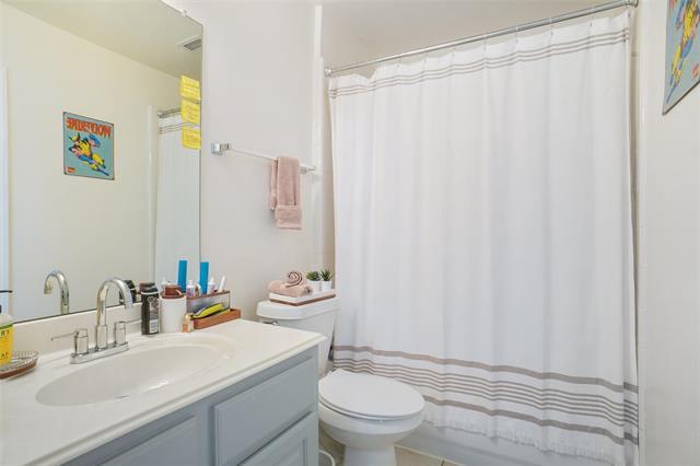 Building Photo - 8652 Fernhill Dr