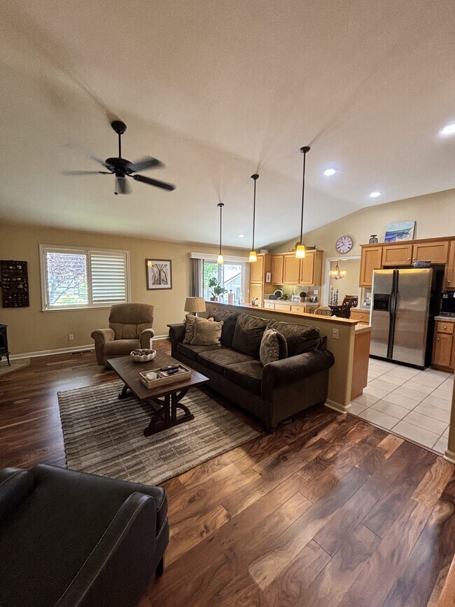 Building Photo - 901 Morgan Ranch Dr