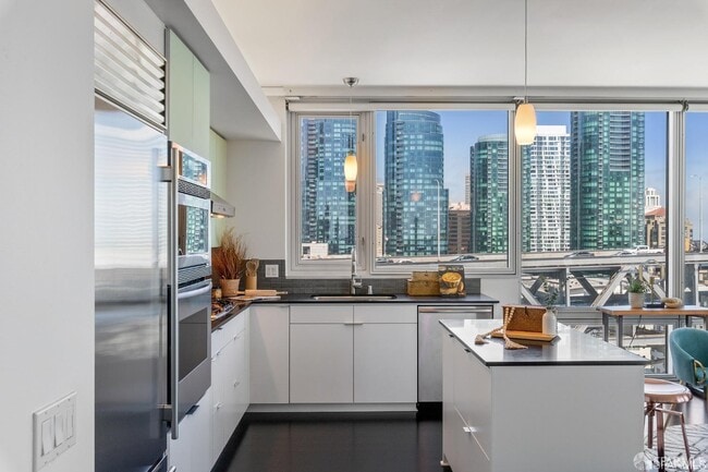 Building Photo - 501 Beale St