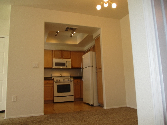 Building Photo - 1825 W Ray Rd