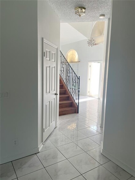 Building Photo - 1320 NW 185th Ave