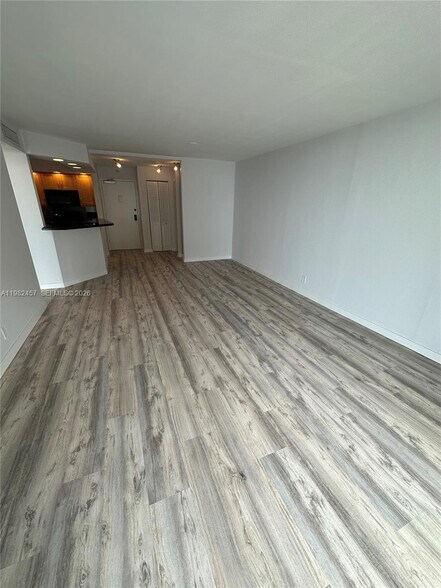 Building Photo - 200 SE 15th Rd