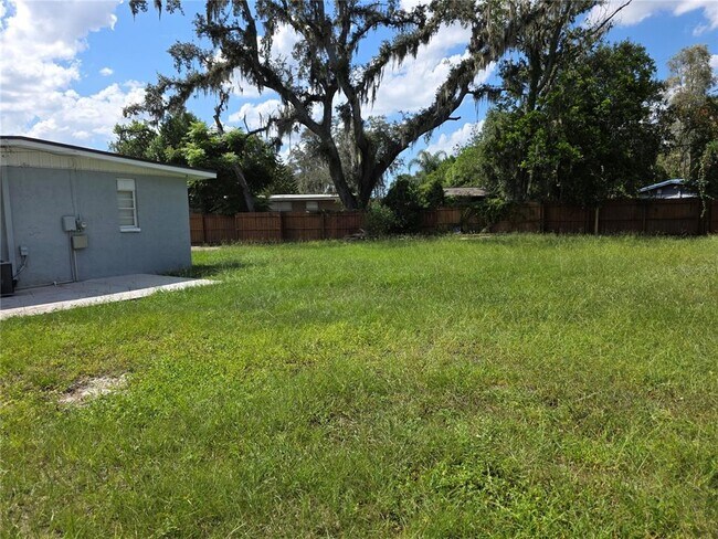 Building Photo - 1103 Teakwood Ave