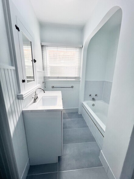 Building Photo - 4628 6th Ave