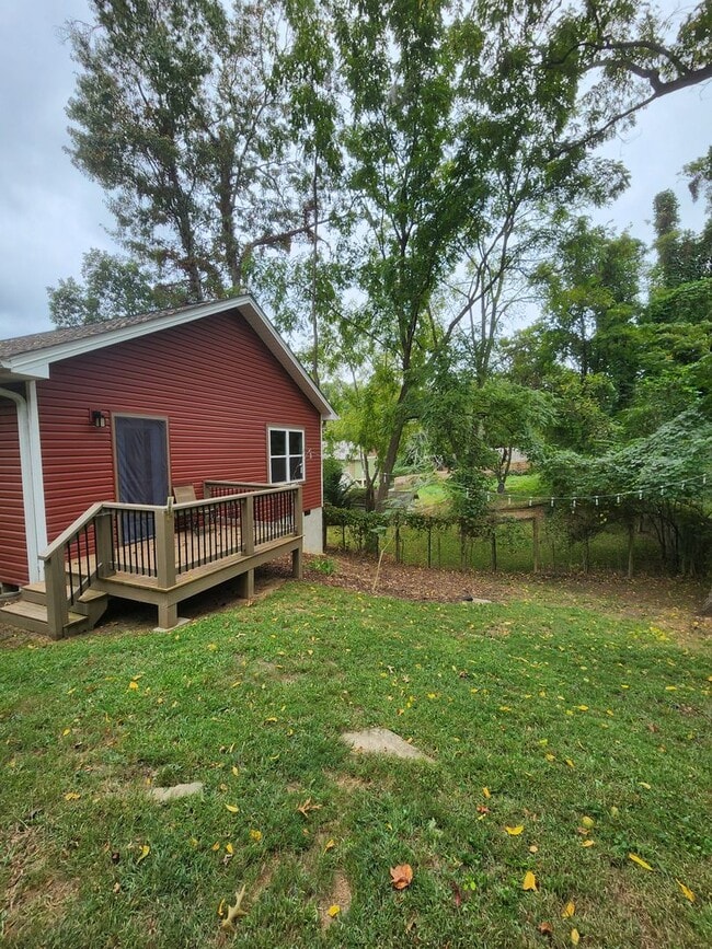 Building Photo - Asheville Rental!