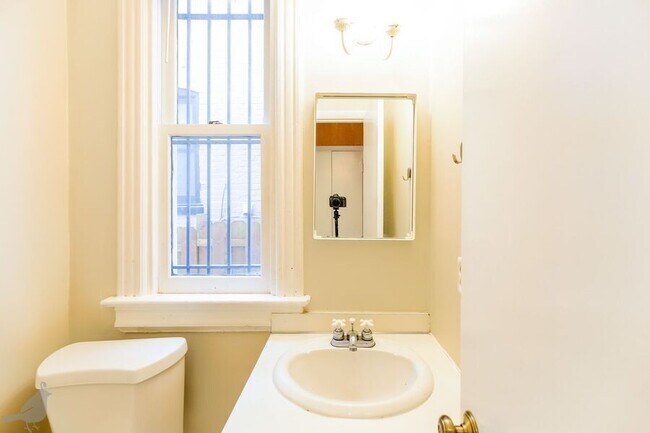 Building Photo - 337 14th St NE