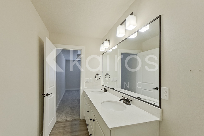 Building Photo - 6921 Holly Ct