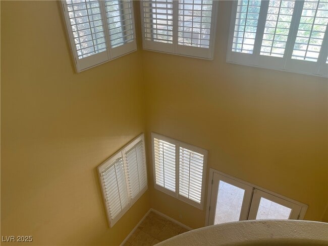 Building Photo - 1136 Scenic Crest Dr