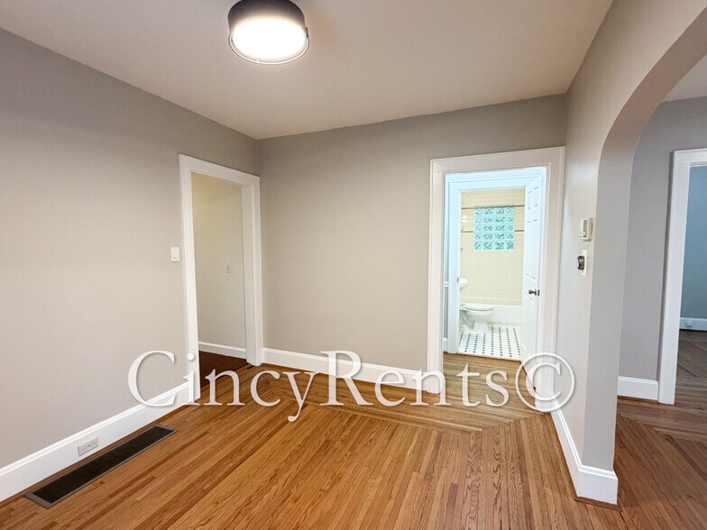 Building Photo - 3559 Rawson Pl