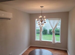 Building Photo - 1528 Steves Ave