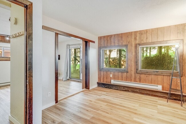 Building Photo - Cabin in the woods!  Fenced Yard!  Year le...