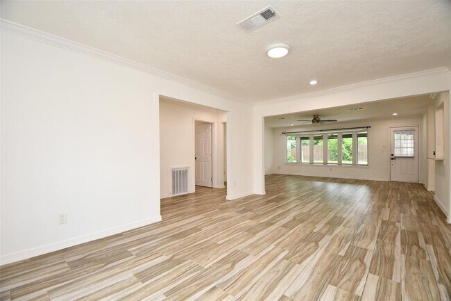 Building Photo - 5951 Beaudry Dr