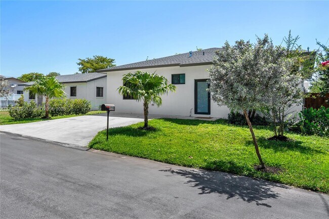 Building Photo - 808 NW 5th Terrace