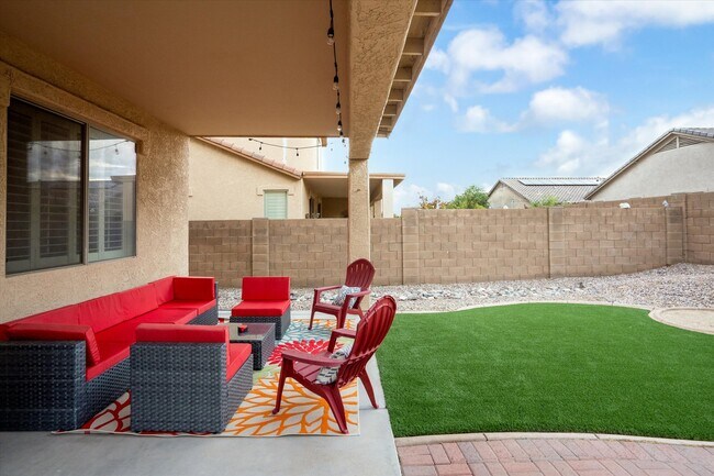 Building Photo - 8566 W Cinnabar Ave