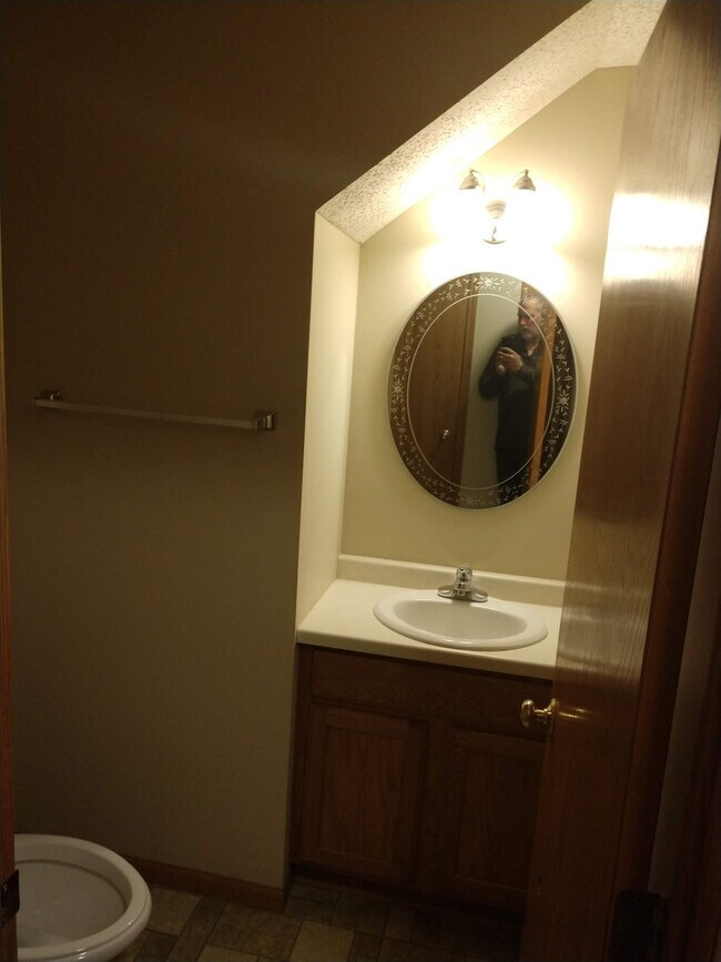 Building Photo - Beauting 2 Bed Town Home for Rent