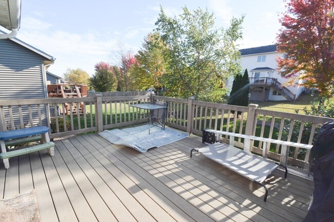 Building Photo - Modern 5-Bedroom Home for Rent in Rochester MN with Garage & Fenced Yard