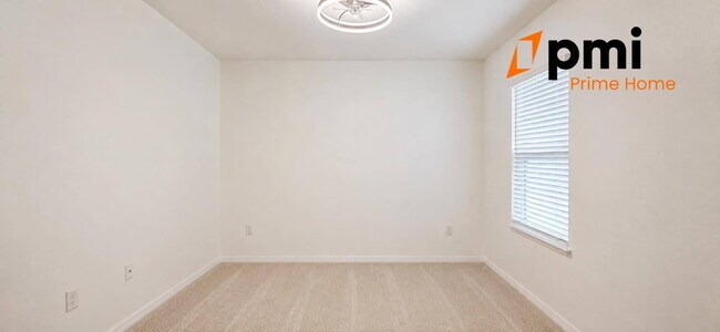 Building Photo - Stunning 5-Bedroom single family Home in Tavares | Spacious Layout & Modern Comforts