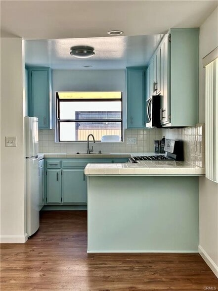 Building Photo - 28 20th Ct