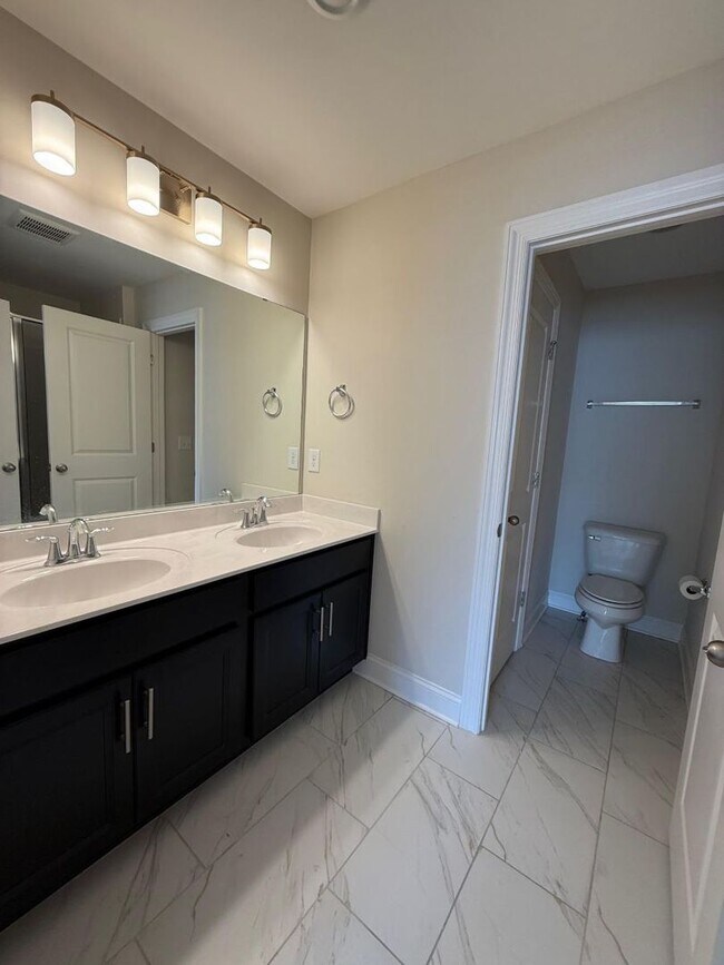 Building Photo - 5750 Dockside Dr