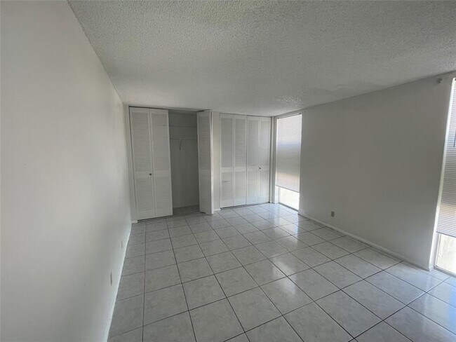 Building Photo - 2029 NW 46th Ave