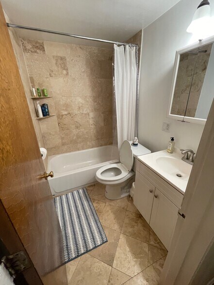 Building Photo - 137 Endicott St