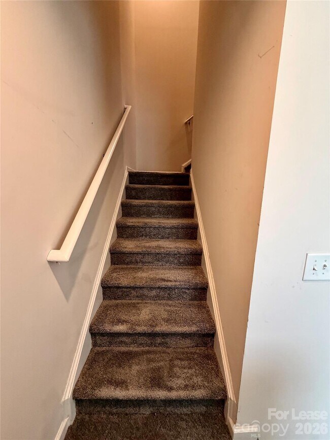 Building Photo - 828 Renee Ave