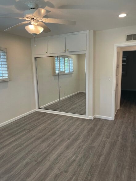 Building Photo - 22602 Victory Blvd