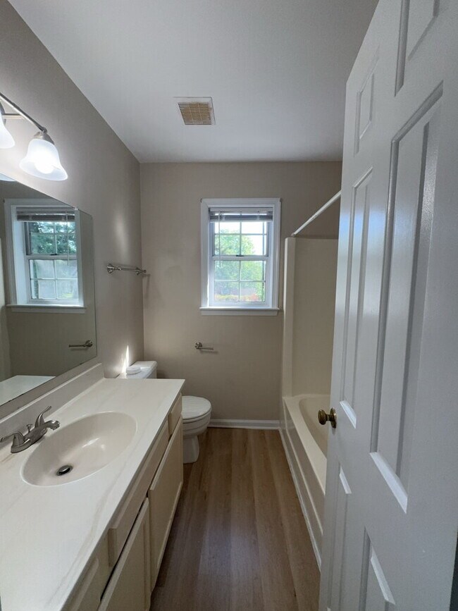 Building Photo - Stunning 3 Bed, 2.5 Bath Home with 1536 Sq Ft in Jacksonville, NC!