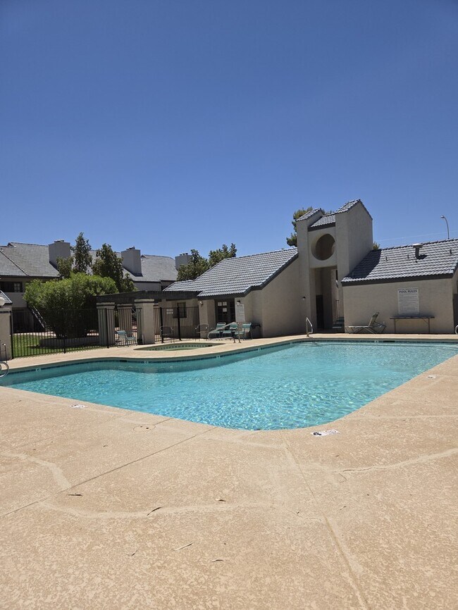 Building Photo - 2 Bed 2 Bath Townhome with 1 car garage in Mesa