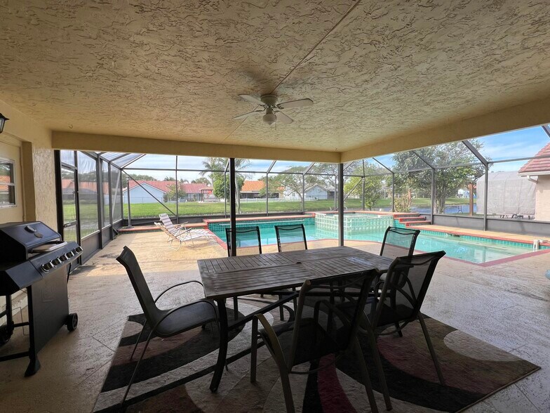 Primary Photo - 9775 Sun Pointe Dr