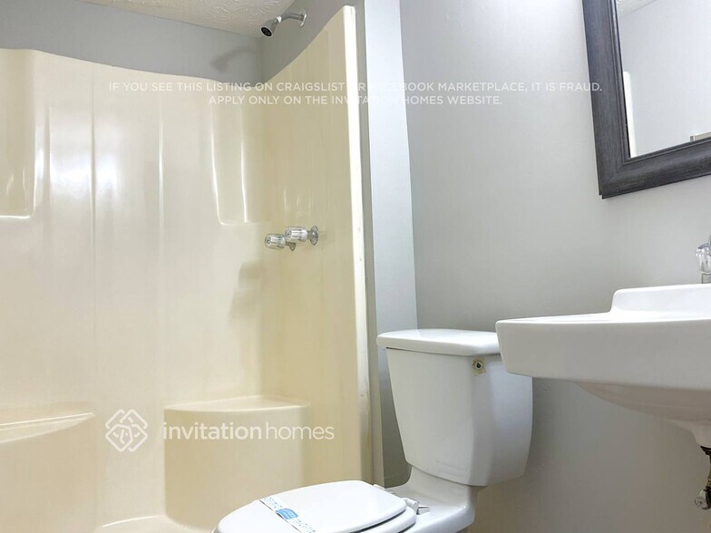 Building Photo - 585 Elvina Ct