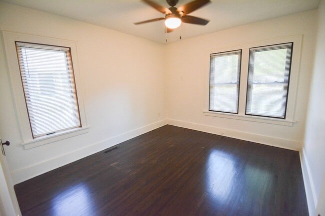 Building Photo - 2 Bed, 1 Bath Home for Rent – Near Downtow...