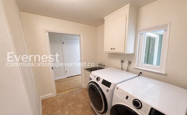 Building Photo - 4-Bed/2-Bath/Available Now!