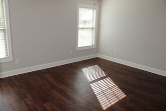 Building Photo - Athens City - Large Fenced in Backyard!