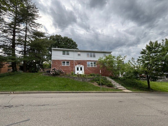 Primary Photo - 681 Overland Ave