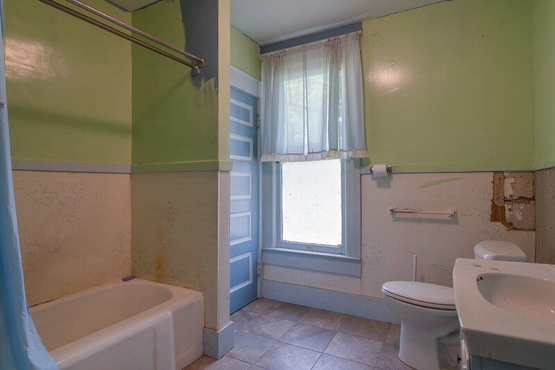 Building Photo - 724 W Prairie Ave