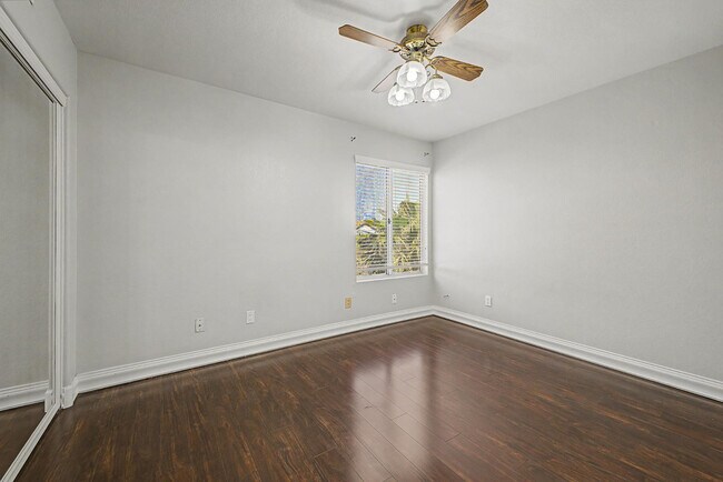Building Photo - 1300 N Sycamore Ct