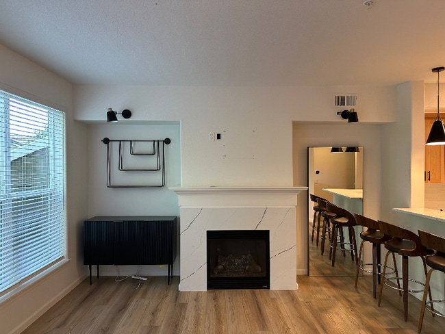Building Photo - 10279 NW Wilshire Ln