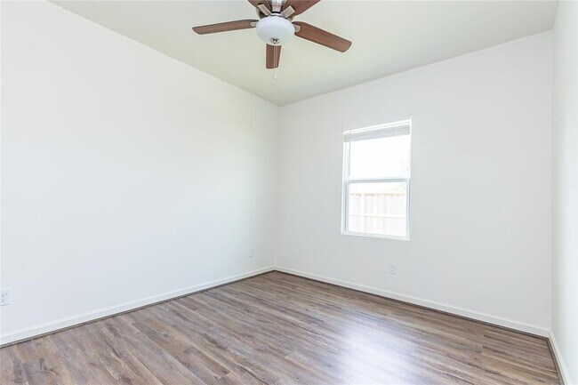Building Photo - 6330 Highland Hts Dr