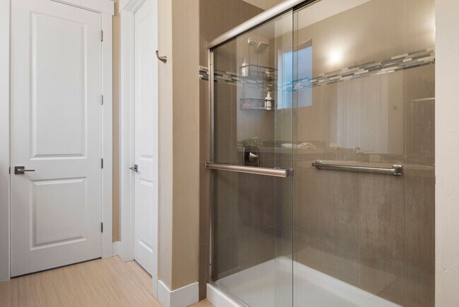 Building Photo - For Rent: Furnished Executive Home in Bend, OR – Prime Location!