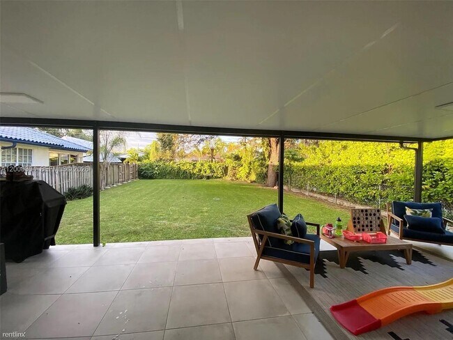 Building Photo - 1935 SW 24th Ter