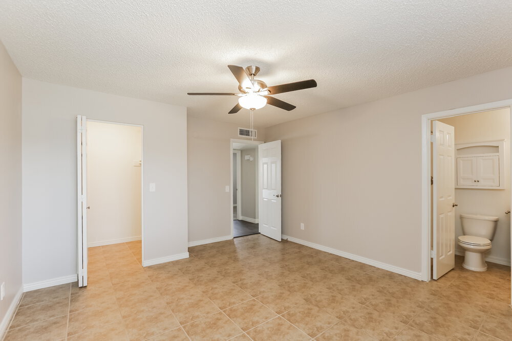 Building Photo - 10308 W Calle Del Oro