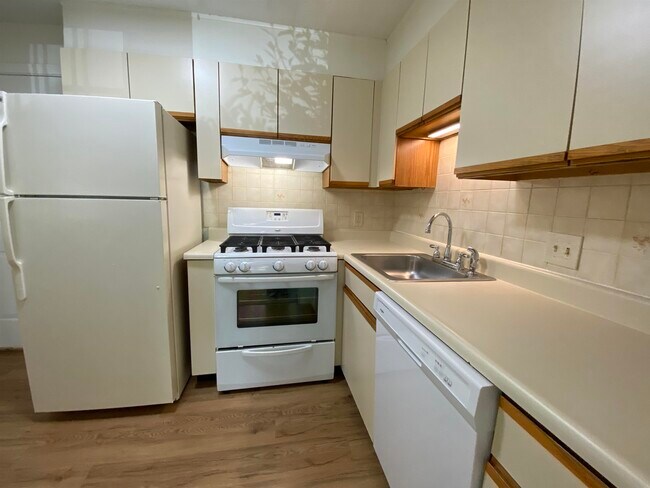 Building Photo - 379 Huse Rd