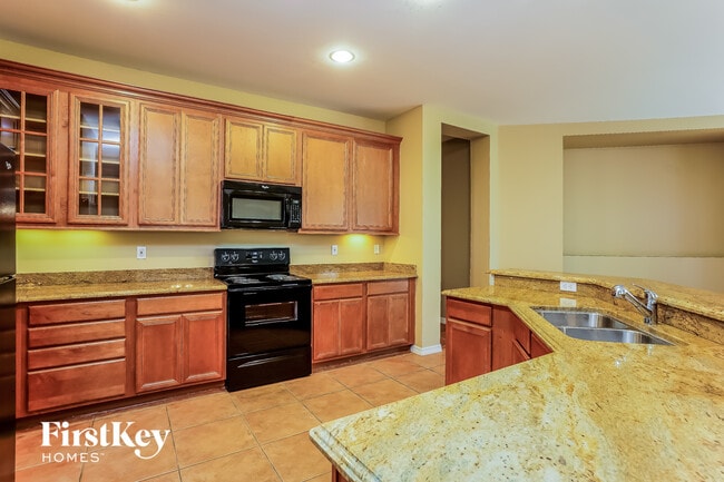 Building Photo - 16092 Badalona Dr